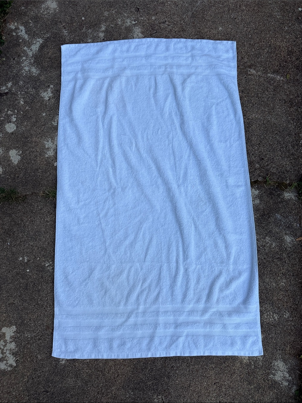 White Cotton Bath Towel - Classic Absorbent Bath Towel